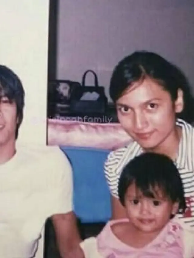 6 Potret Kebersamaan Sarah Amalia Mantan Istri Ariel NOAH dan Putrinya Alleia