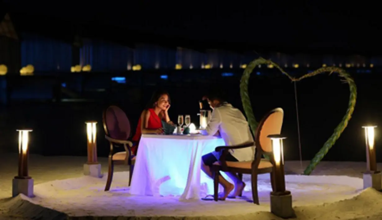 Rupanya Chelsea dan Glenn pernah melakukan liburan ke Maldives sebelumnya. Liburan romantis itu mereka lakukan ketika masih berpacaran, yaitu pada tahun 2011 untuk memperingati 4 tahun masa pacaran mereka. (via instagram/@chelseaoliviaa)