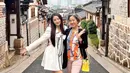 Mengenakan mini dress putih, penampilan Natasha Wilona di Hanok Village ini menuai banyak pujian. Banyak yang menyebut wanita 23 tahun ini seperti aktris Korea Selatan yang sedang syuting drama. (Instagram/natashawilona12)