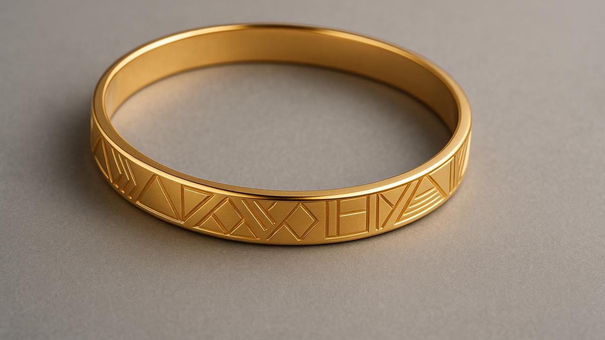 7 Model Gelang Emas Bangle Kecil yang Simple tapi Elegan di 2025, Cocok Dipakai Sehari-hari