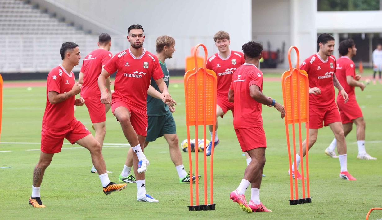 Pertandingan ini akan menjadi laga pembuktian kemampuan Timnas Indonesia menghadapi tim Eropa. Tampak dalam foto, para pemain Timnas Indonesia saat sesi latihan untuk FIFA Series 2026 Stadion Madya, Kompleks Gelora Bung Karno, Senayan, Jakarta, Minggu (29/3/2026). (Bola.com/M Iqbal Ichsan)