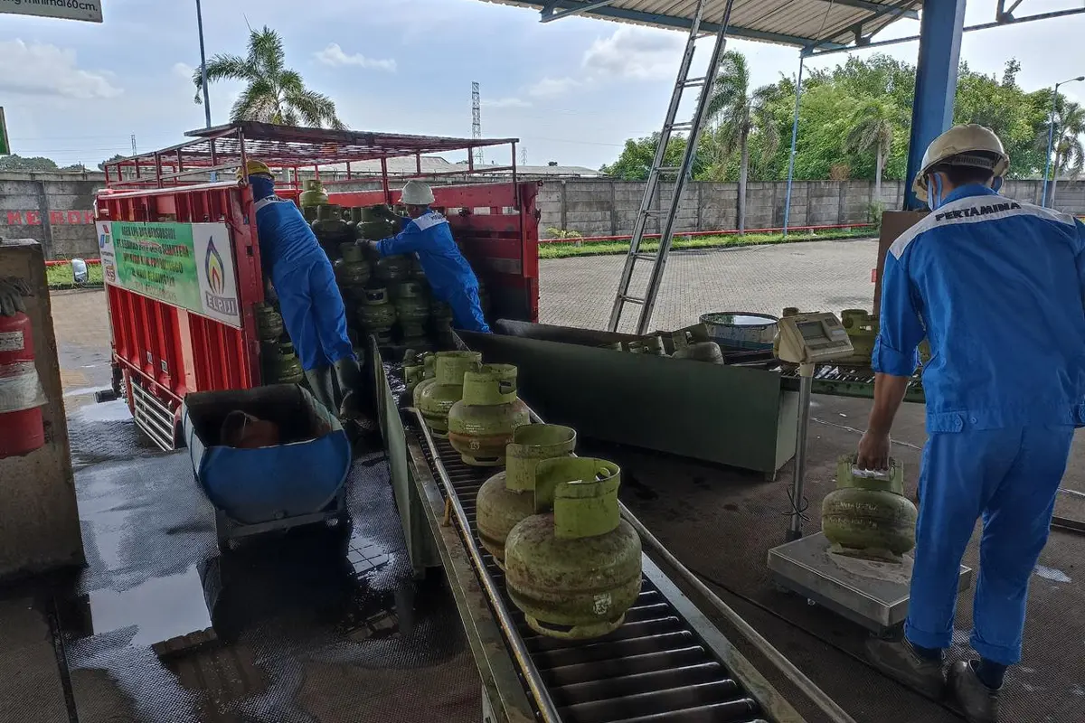 Proses pendistribusian gas LPG 3 Kilogram ke wilayah Situbondo dan area Banyuwangi jelang Hari Raya Idul Fitri (Istimewa)