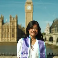 Namira Adjani Putri Alya Rohali Tampil Simple Kenakan Mini Dress saat Wisuda. [@namiradjani]