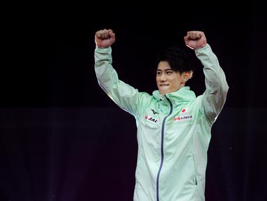 Pesenam Jepang, Daiki Hashimoto merayakan kemenangan setelah juara kategori All-Around pada Kejuaraan Dunia Gimnastik 2025 di Indonesia Arena, Senayan, Jakarta, Rabu (22/10/2025). Daiki berhasil mengoleksi 85,131 poin disusul dengan pesenam China, Zhang Boheng dan pesenam Swiss, Noe Seifert. (Bola.com/Bagaskara Lazuardi)