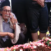 Shinta Muin meninggal dunia secara mendadak pada Selasa, (20/9/2016)sekitar pukul 19.10 WIB. Sebelumnya, pemeran dalam sinetron Tukang Bubur Naik Haji itu masih dalam keadaan sehat. (Adrian Putra/Bintang.com)
