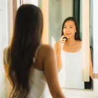 Ubah pola hidup Sahabat Fimela menjadi lebih sehat untuk mendapatkan kulit yang awet muda. (Foto: Freepik/lifeforstock)