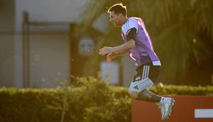 Pemain Timnas Argentina, Lionel Messi ikut dalam latihan persiapan menjelang laga FIFA Matchday melawan Mauritania di Ezeiza, Buenos Aires, Argentina, Rabu (25/03/2026). (AFP/Luis Robayo)