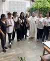 Beberapa penyanyi yang sempat hits dimasanya baru saja menggelar halal bihalal sekaligus reuni. Para penyanyi senior tersebut usianya rata-rata sudah kepala enam. Berikut beberapa potret yang sangat populer di masanya tersebut. Yang paling muda berusia 58 tahun. [Instagram/hke57]