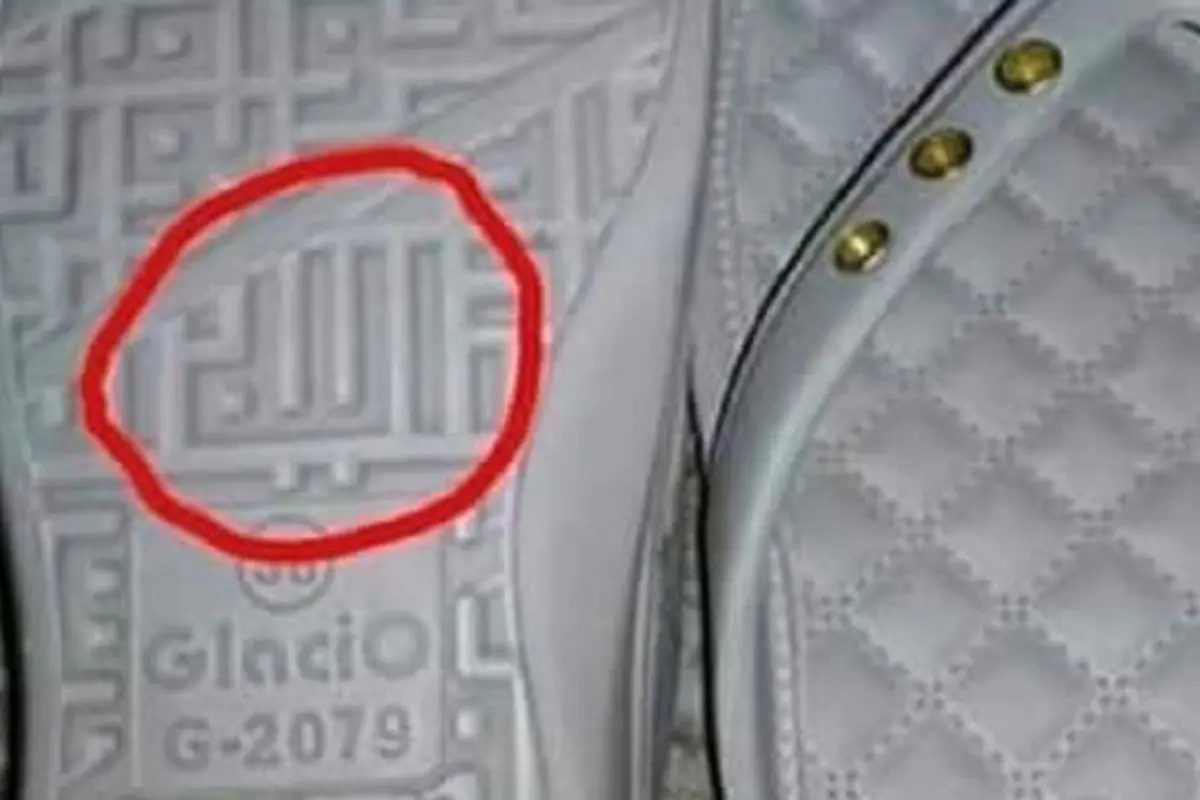 OMG! Ada Alas Sandal Jepit Berlafadz Allah!