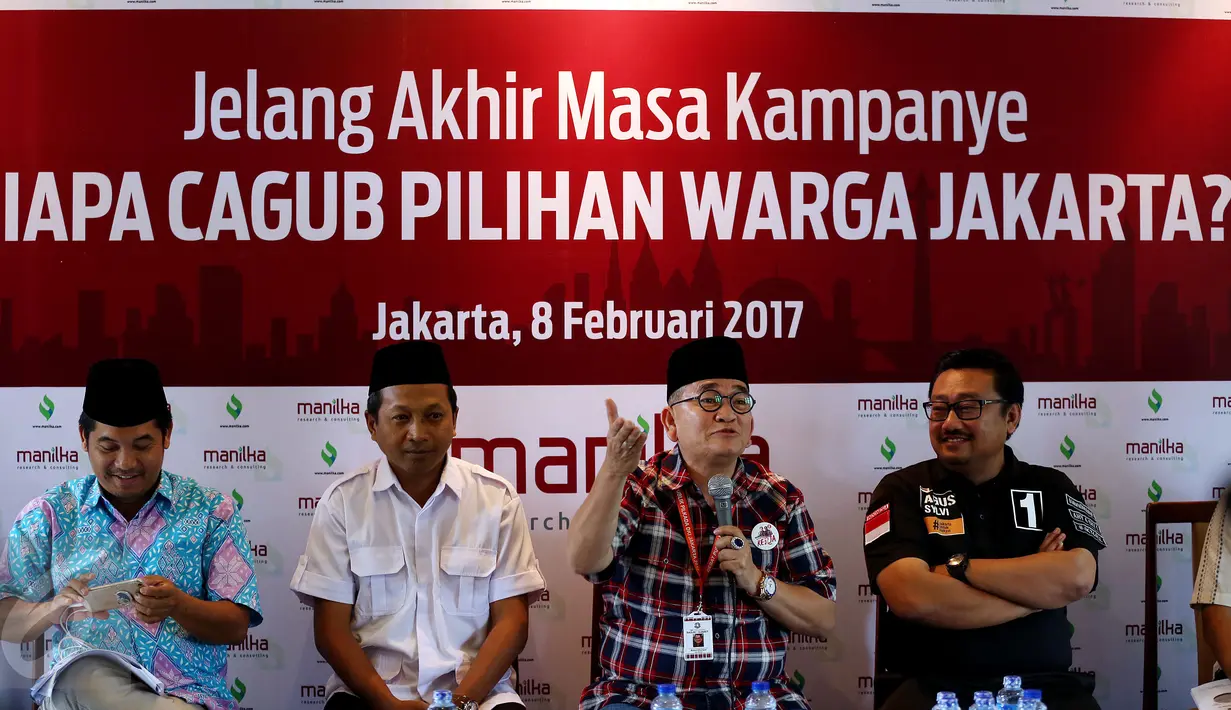 (Ki-ka) Pengamat Politik Ray Rangkuti, Timses Paslon 3 Suwardi Hagani, Timses Paslon 2 Ruhut Sitompul, Timses Paselon 1 Rachland Nashidik saat pemaparan hasil survei Pilkada DKI 2017 oleh Lembaga Manilka, di Jakarta, Rabu (8/2). (Liputan6.com/Johan Tallo)