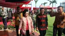 Menkes Nila F. Moeloek bersama Menkumham Yasonna H. Laoly tiba menghadiri peringatan Hari Aids Sedunia di Lapas Narkotika Kelas IIA Cipinang, Jatinegara, Jakarta Timur, Senin (17/12). (Liputan6.com/Johan Tallo)