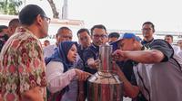 Jajaran Direksi Pertamina Patra Niaga bersama para Pengamat Energi melakukan tinjauan layanan ke SPBU MT Haryono, Jakarta pada 4 September 2025 dalam momentum Hari Pelanggan Nasional. (Sumber: Pertamina)