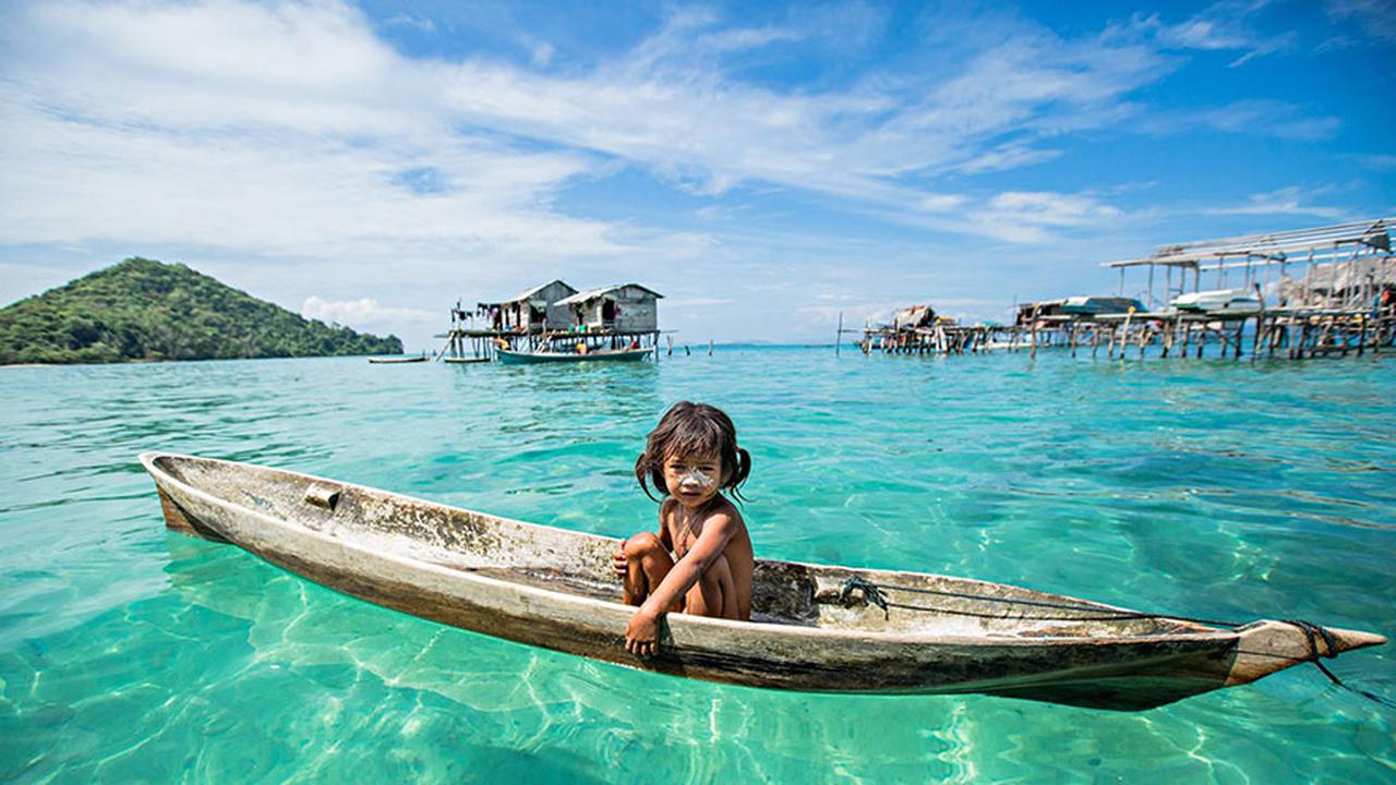 Menintip Surga Kecil Orang Badau di Kalimantan