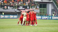 Para pemain Persija yang sedang berkumpul untuk memulai pertandingan kontra Persib Bandung.&nbsp;(Liputan6.com/Febriyandi Putra Ilham Permana)