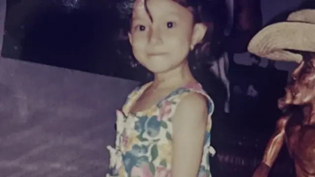 Potret Masa Kecil Asmirandah (credit: https://www.instagram.com/asmirandah89/ dan https://www.instagram.com/hargabro/).