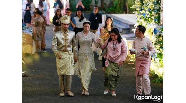 Momen akad nikah Tyas Mirasih dan Tengku Tezi. (Sumber: KapanLagi/Muhammad Akrom Sukarya)