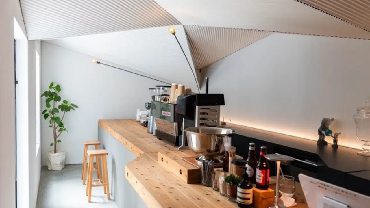 Konsep kafe minimalis (credit: David Emrich/Unsplash)