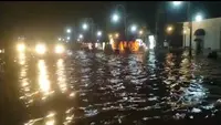 Tanggul Jebol Bawa Material Batu ke Jalan Raya, Jalur Pantura Situbondo Lumpuh Total