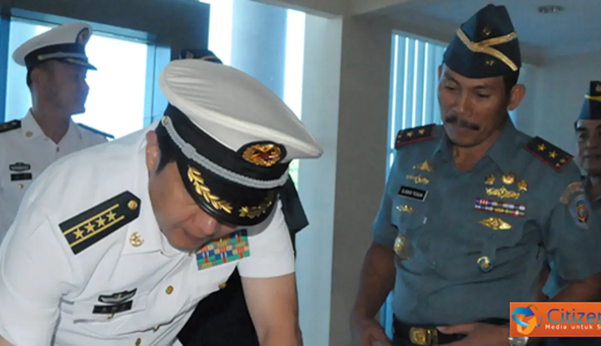 Citizen6, Surabaya: Dalam kunjungan tersebut turut serta Komandan Kapal Angkatan Laut China Plants Zheng he Captain Fan Kuiji dan Atase pertahanan (Athan) Ca Xu. (Pengirim: Penkobangdikal).