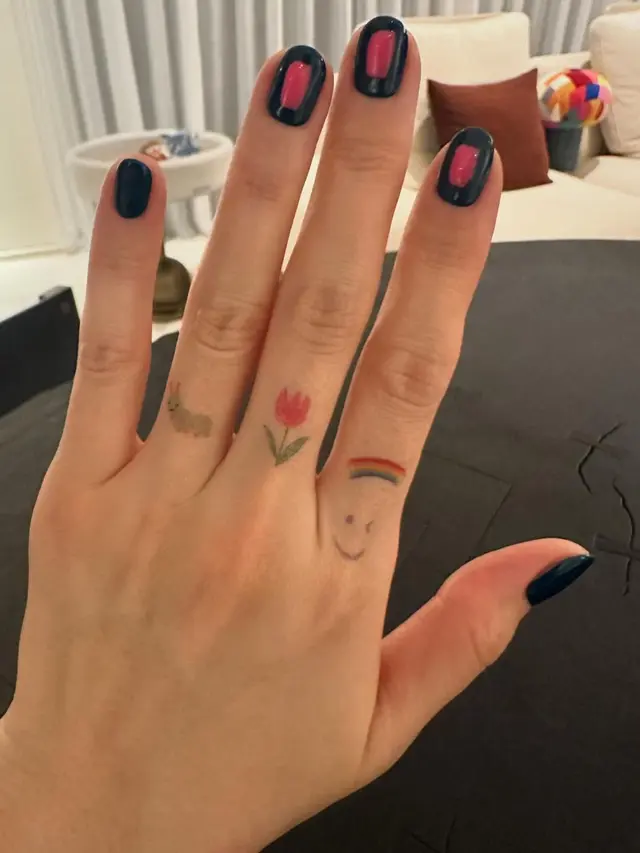 Keseruan Son Ye Jin main dengan putrinya. [Foto: Instagram/yejinhand]