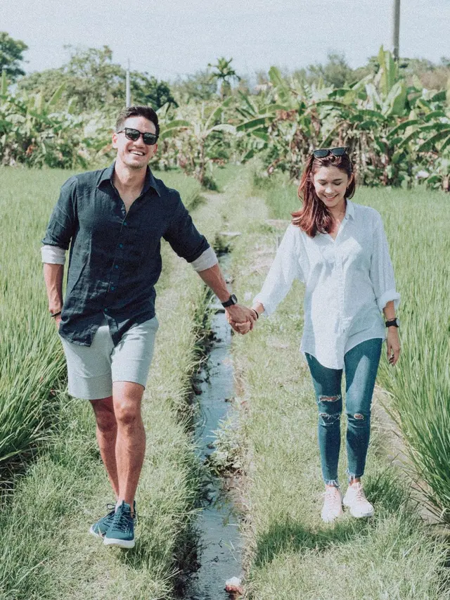 Bak Pengantin Baru, Ini 7 Potret Nana Mirdad dan Andrew White yang Selalu Mesra