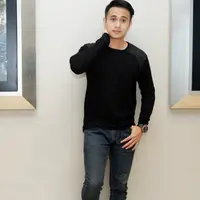 Berakting dalam film bergenre horor sudah pernah dilakukan oleh Ajun Prawira. Dari pengalamannya, tak jarang ia menemukan hal-hal aneh saat syuting. (Wimbarsana/Bintang.com)
