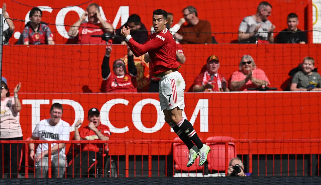 Cristiano Ronaldo yang kini tengah menjalani musim kedua bermain di Liga Arab Saudi bersama Al Nassr total mengoleksi 39 assist di Premier League Liga Inggris dari 236 laga hanya bersama Manchester United. Ia membela Manchester United dalam dua periode, 2003/2004 hingga 2008/2009 dan 2021/2022 hingga menjelang paruh musim 2022/2023. (AFP/Paul Ellis)
