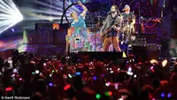 Gemerlap gelang Xylobands mewarnai konser Coldplay. (Doc. Xylobands)