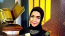 Dalam keseharian, Nabila tampil tanpa mengenakan hijab. Perempuan berdarah Arab berusia 30 tahun itu juga berkeinginan untuk mengenakan hijab. Untuk sekarang ini, ia masih banyak pertimbangan. (Instagram/nsyakieb85)