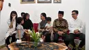 Presiden Jokowi dan Ibu Negara Iriana melayat ke rumah duka besannya, Didit Supriyadi, di Sumber, Solo, Selasa (3/4). Didit  Supriyadi adalah ayah dari Selvy Ananda, atau mertua dari Gibran Rakabuming Raka. (Liputan6.com/Pool/Kris-Biro Pers Setpres)