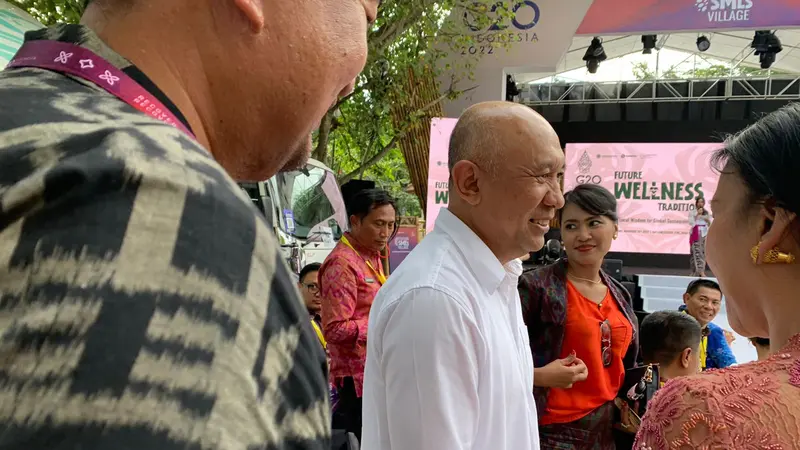 Menteri Koperasi dan UKM Teten Masduki menghadiri acara bertajuk "Future Wellness" di acara SMEs Future Village, sebagai salah satu side event G20 di Bali Collection, Senin (14/11/2022). (Liputan6/Benedikta Miranti)