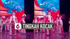 Video kocak salah satu bocah menari kehilangan propertinya viral di media sosial.