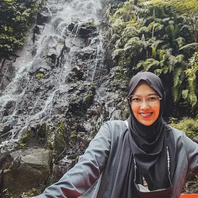 6 Potret Santi Asokamala Istri Mark Sungkar, Terpaut Usia 45 Tahun dengan Suami