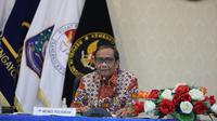 Menko Polhukam Mahfud MD menjelaskan titik perbedaan penjelasan mengenai transaksi mencurigakan Rp 349,8 triliun yang menyangkut pegawai Kementerian Keuangan. Dia juga menegaskan tidak ada perbedaan data dengan Menteri Keuangan Sri Mulyani Indrawati. (Istimewa)