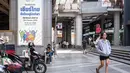 Dengan Songkhla yang kini tidak lagi menjadi tuan rumah, SEA Games Thailand ke-33 2025 akan berlangsung di Bangkok dan Chonburi. Tampak dalam foto, sebuah plakat yang mempromosikan atlet Thailand di SEA Games ke-33 terlihat di pusat kota Bangkok, Thailand pada Jumat 28 November 2025. (Chanakarn Laosarakham/AFP)