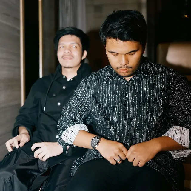 Dikelilingi Orang Tersayang, 6 Potret Gaya Thariq Halilintar Rayakan Ultah ke-25 Bareng Aaliyah Massaid-Atta Halilintar