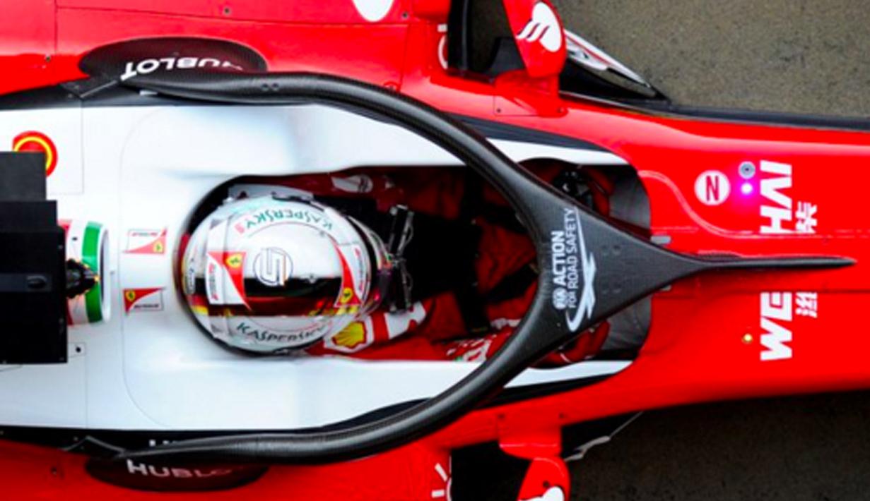 Ferrari melakukan terobosan baru dengan menggunakan Halo-style cockpit protection pada tes pramusim di Sirkuit Catalunya, Barcelona. (Bola.com/Twitter/Formula1)