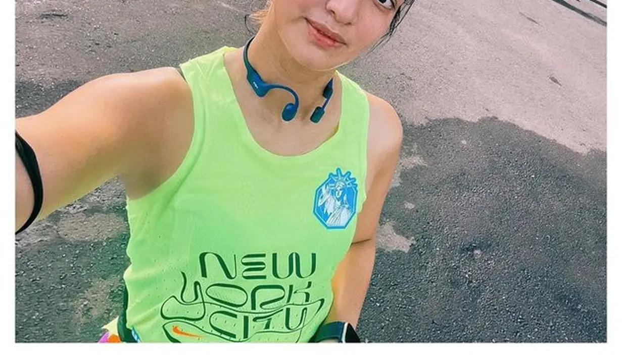 Seperti yang banyak terlihat Nia sedang asyik menggeluti lari jarak jauh.(instagram.com/ramadhaniabakrie)