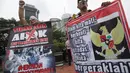 Massa dari Indonesia Bergerak menggelar aksi menolak Gubernur DKI, Basuki Tjahaja Purnama (Ahok) di Patung Arjuna Wiwaha, Jakarta, Kamis (22/9). Mereka membubuhkan cap jempol menggunakan darah sebagai simbol penolakannya. (Liputan6.com/Immanuel Antonius)