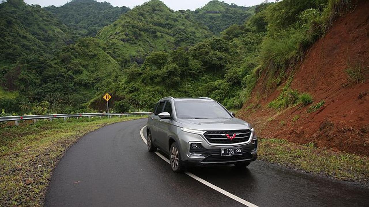 Wuling Almaz