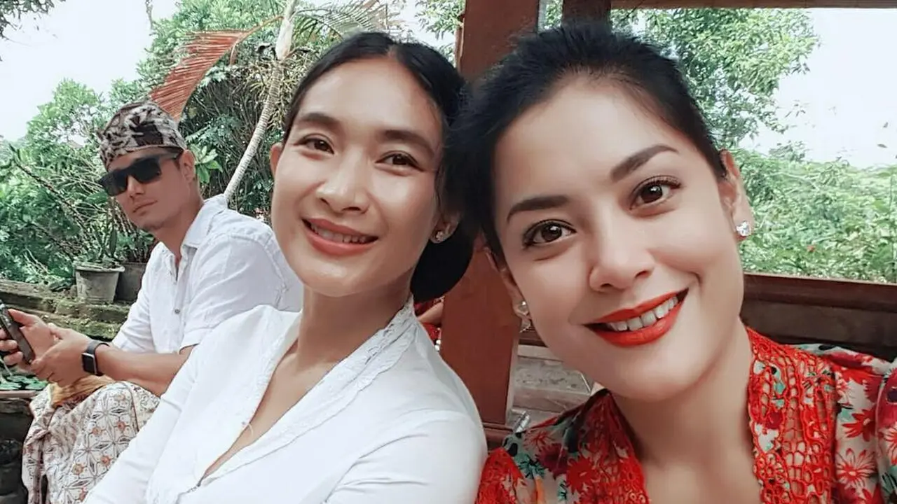 [Bintang] Selalu Kompak, Ini 8 Foto Kebersamaan Lulu Tobing dan Happy Salma
