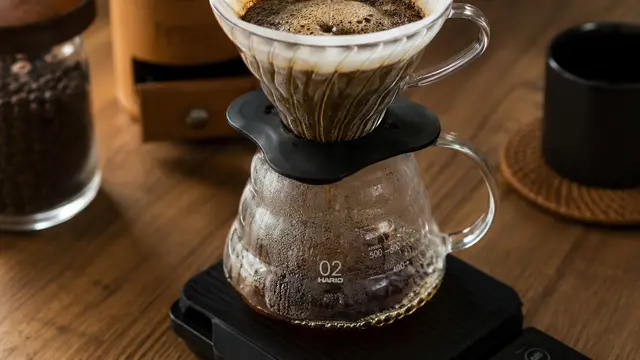 Ilustrasi Kopi V60 Manual Brew: ChatGPT