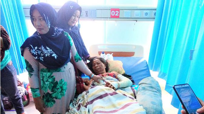 Nuru (65) lansia yang dirawat di RSUD Bahteramas Provinsi Sulawesi Tenggara karena terjatuh di atas bara api. (Liputan6.com/Ahmad Akbar Fua)