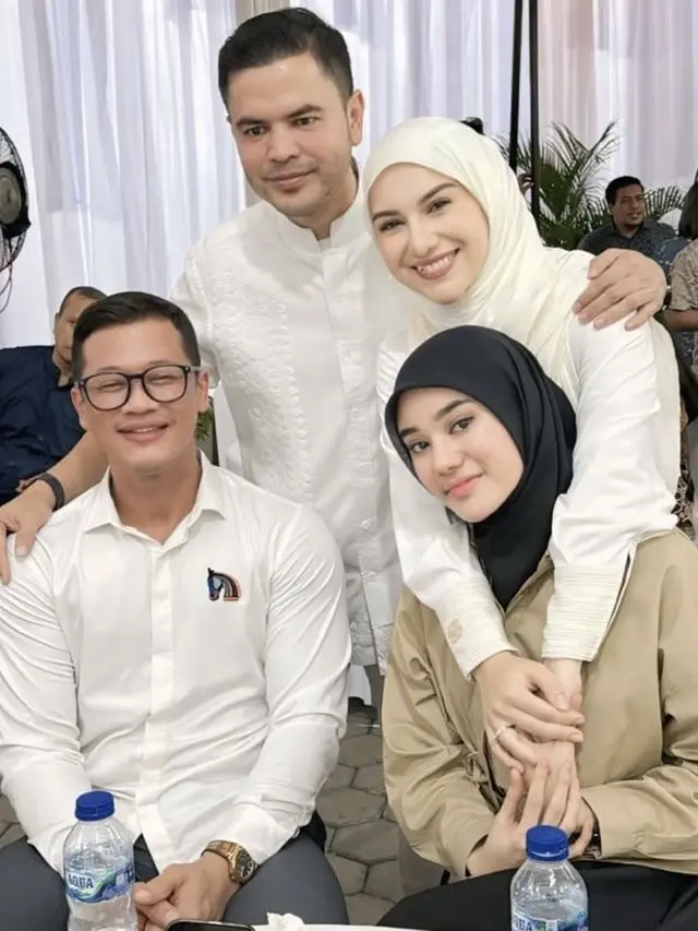 Irish Bella saat Tasyakuran Rumah Baru bersama suami.