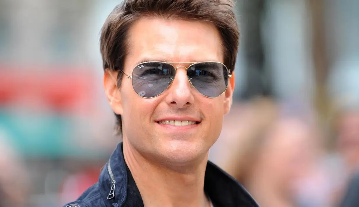 Tom Cruise jadi saksi tabrak lari. Tak bisa menemukan pelaku, ia membayar US$7000 untuk biaya perawatan korban. (The National)