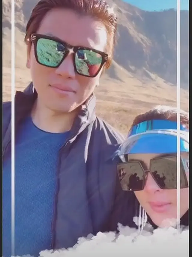 7 Momen Liburan Syahrini dan Reino Barack di Bromo, Sarapan di Padang Savana