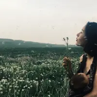 Dikenal karena kontroversi foto menyusui bayi, putri presiden Kyrgyztan ternyata punya pose menarik yang instagramable. (Instagram/Aliya Shagieva)