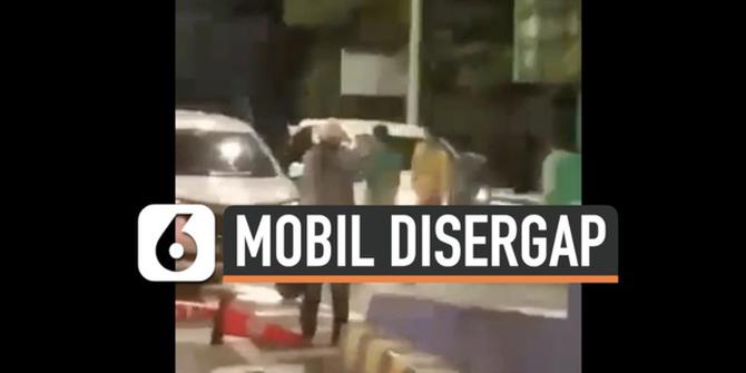 VIDEO: Mirip Film Laga, Penyergapan Mobil di Tol Probolinggo Diwarnai Tembakan