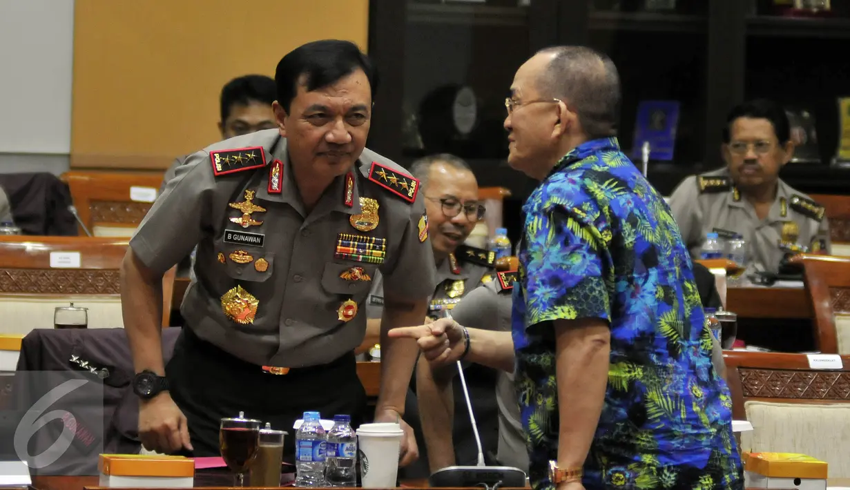 Wakapolri Komjen Pol Budi Gunawan saat menghadiri Rapat Kerja dengan Komisi III DPR RI, di Kompleks Parlemen, Jakarta, Rabu (20/4). Salah satunya membahas kematian Siyono. (Liputan6.com/JohanTallo)