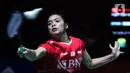 Pebulutangkis tunggal putri Indonesia, Gregoria Mariska Tunjung mengembalikan kok ke arah Han Yue (China) di babak Perempat Final Indonesia Masters 2023 di Istora Senayan, Jakarta, Jumat (27/1/2023). Langkah Gregoria Mariska Tunjung terhenti usai disingkirkan wakil China, Han Yue, dalam tiga gim 21-19, 8-21, dan 16-21. (Liputan6.com/Helmi Fithriansyah)